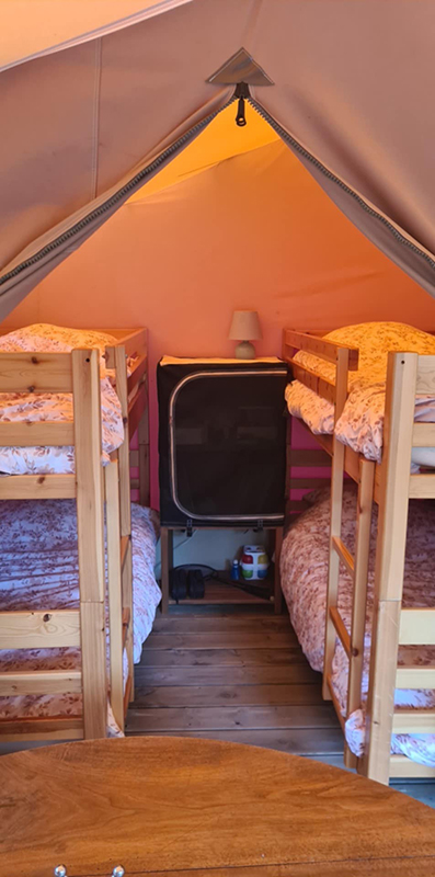 tente_chambre_3.jpg (227 967 bytes)