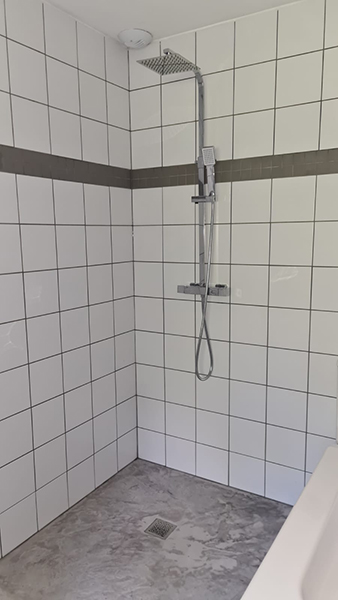 tente_salle_eau.jpg (101 483 bytes)